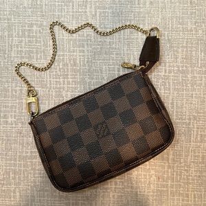 Louis Vuitton Mini Pochette in Damier Ebene